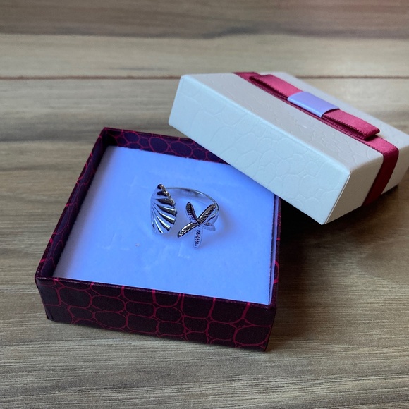 NWOT Seashell and Starfish Ring - Picture 2 of 3